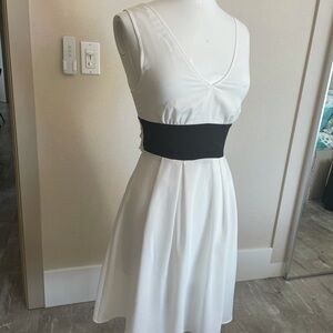 Victoria’s Secret Black and White Sleeveless V Neck Dress